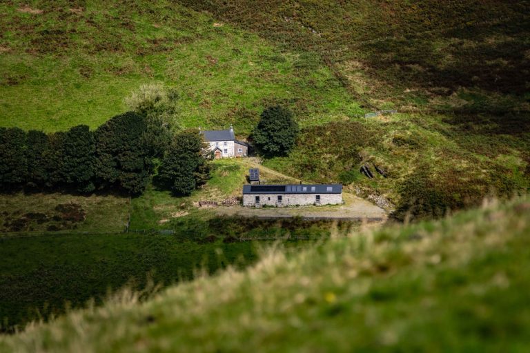A house and a ranch in the middle of a green landscape in Wales
